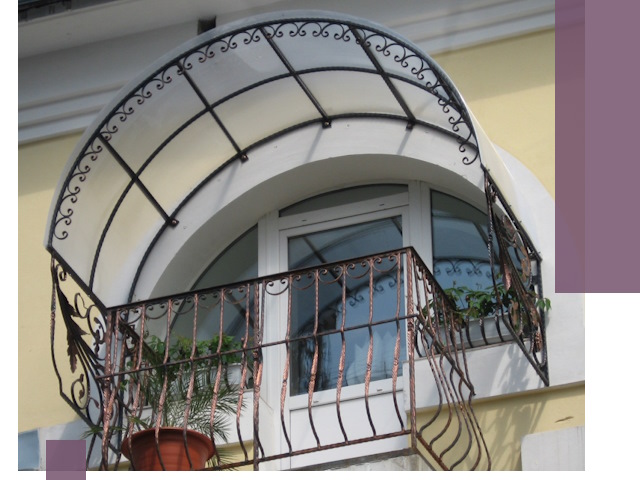 Козырьки над балконом в Кыштыме — изготовление и монтаж